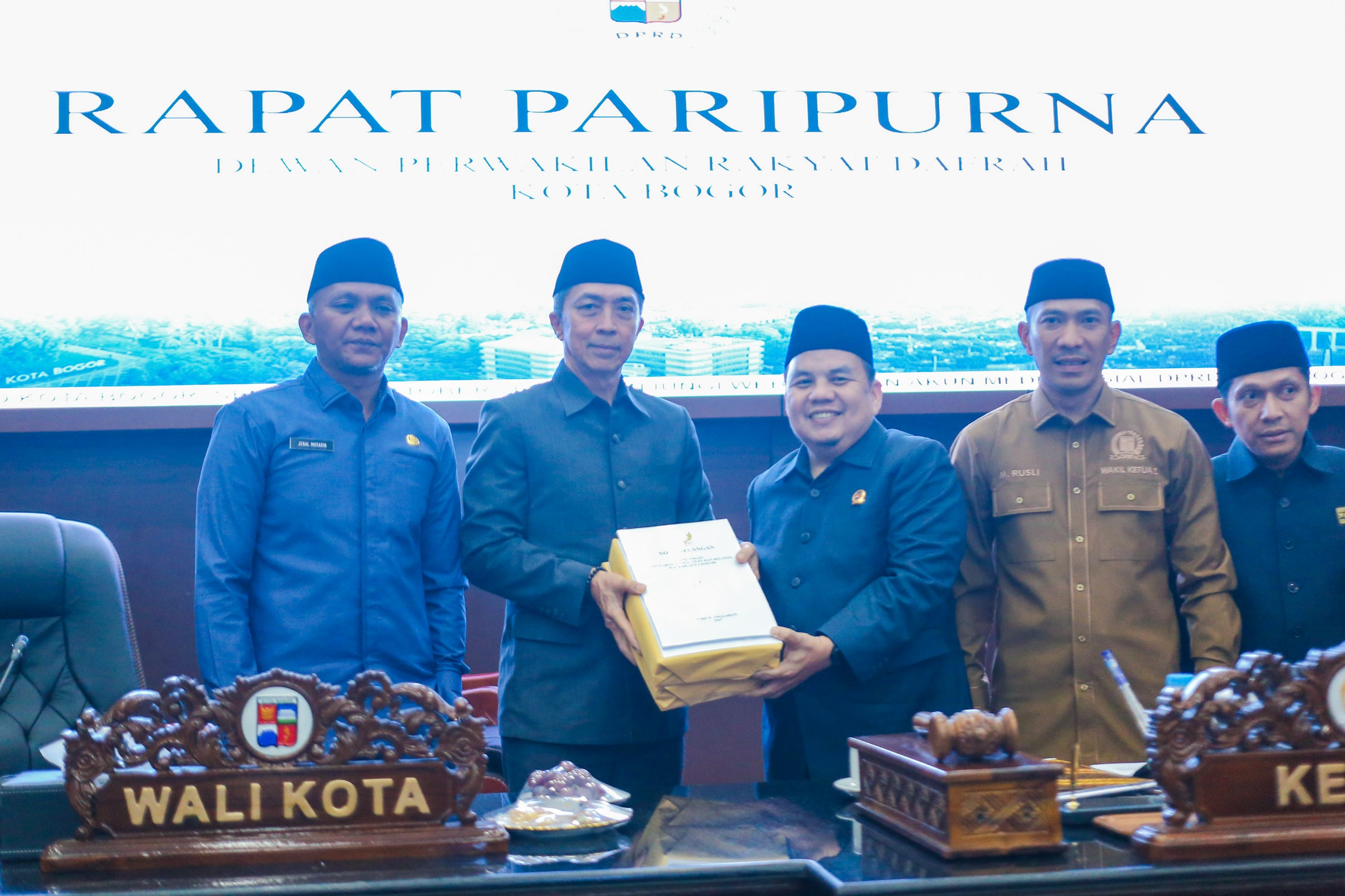 Dua Raperda Disahkan Jadi Perda, Pemkot Bogor Perkuat Ekosistem Perdagangan dan Administrasi Kependudukan