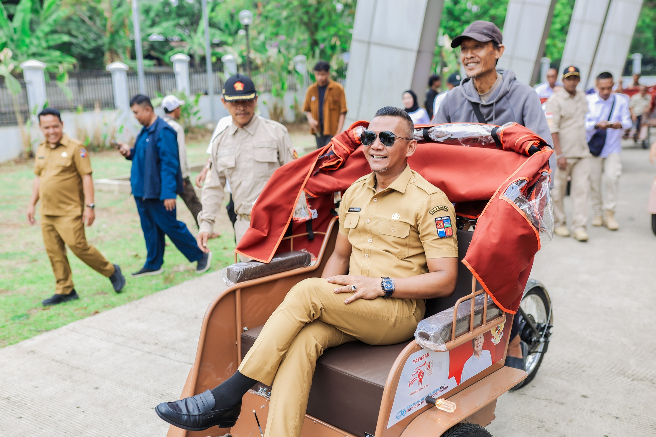 Presiden Prabowo Subianto Serahkan Bantuan 160 Becak Listrik di Kota Bogor