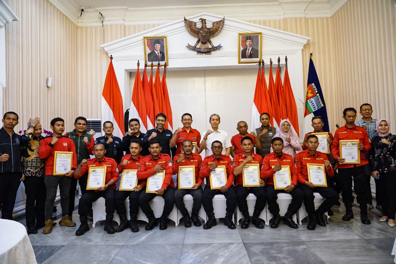 Berbagi Ilmu Penanganan Kebakaran TPAS, Manggala Agni Terima Penghargaan dari Pemkot Bogor